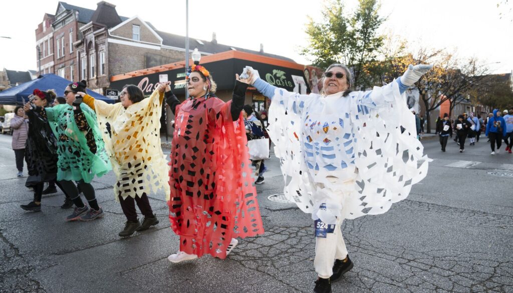 Carrera De Los Muertos Attracts Thousands Of Runners To Pilsen